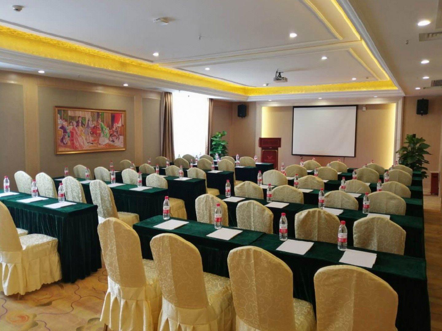 Vienna Hotel (Chengdou Dufu Thatched Cottage Jinsha Site) 30/37