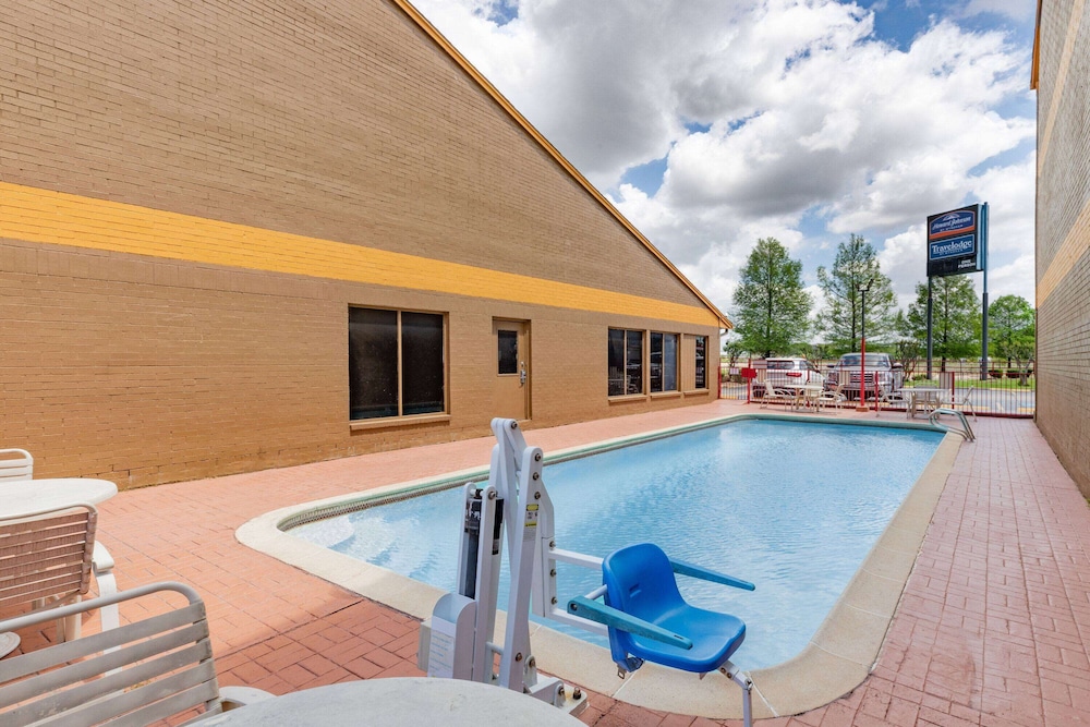 Howard Johnson by Wyndham Houston Hobby Airport 35/61