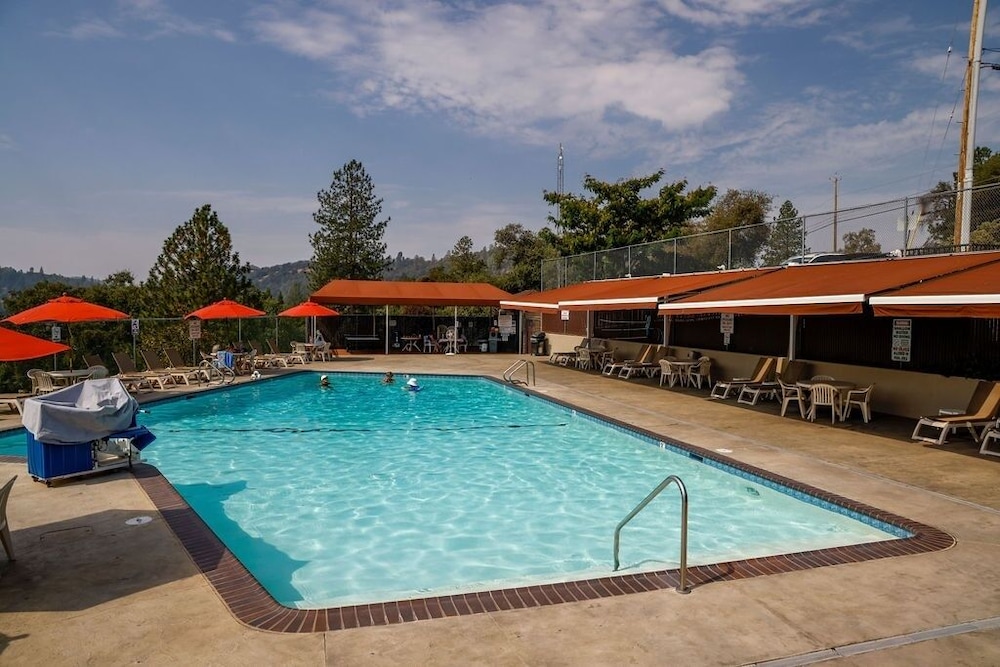 Star of the Mountain - The Star of Your Vacation by Yosemite Region Resorts 14/35
