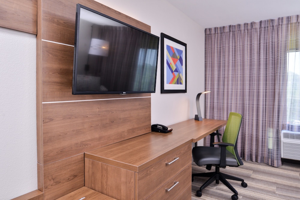 Holiday Inn Express Hotel And Suites Elgin 49/57