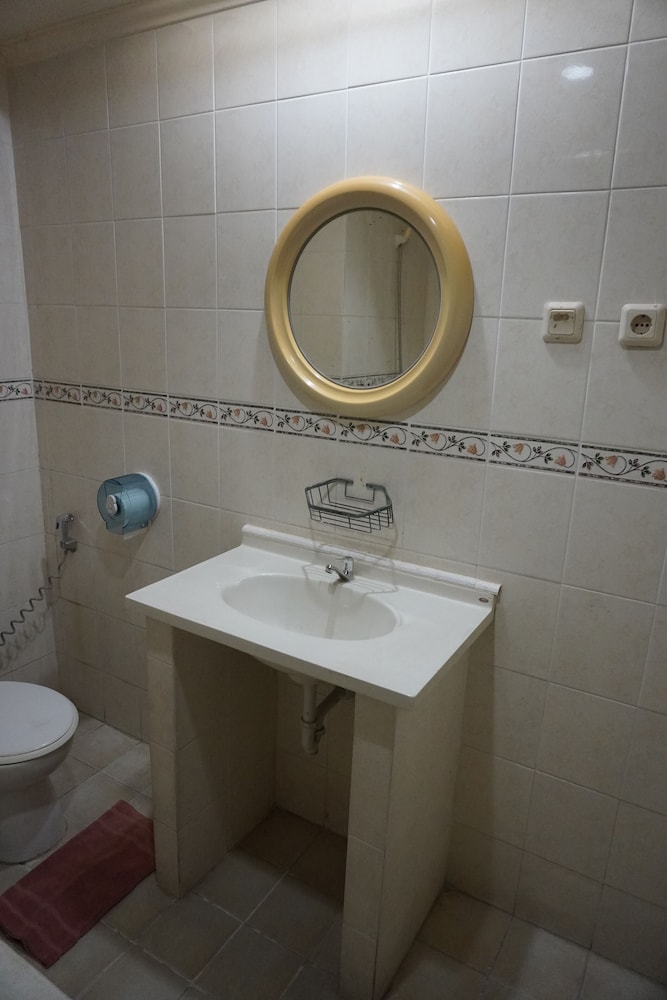 VILARISI HOTEL 56/57