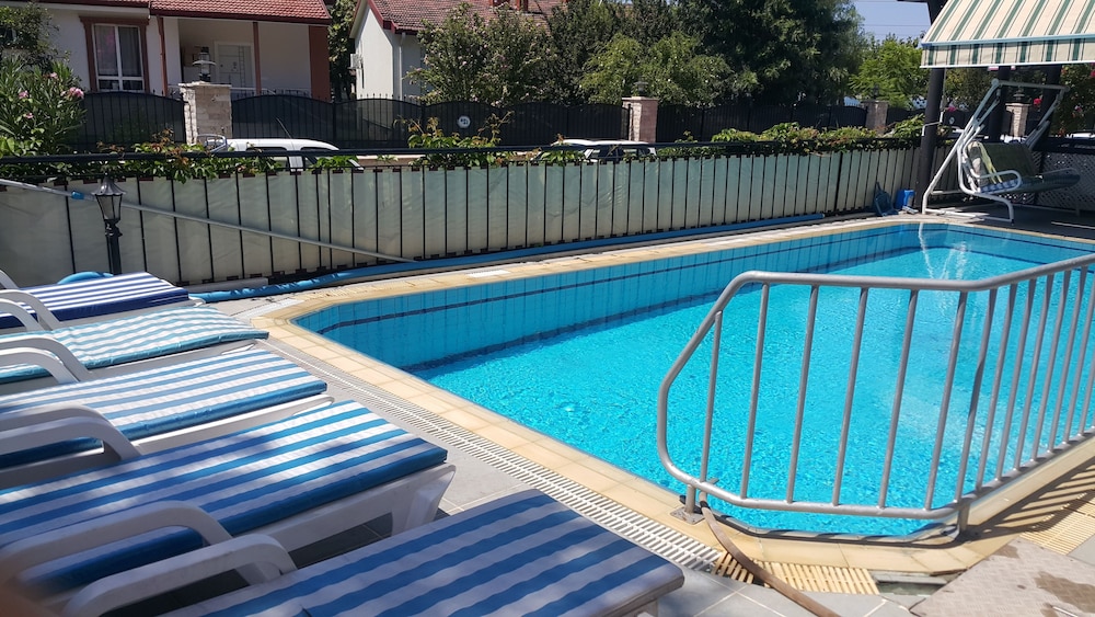 Cicek Otel & Apartments 24/50