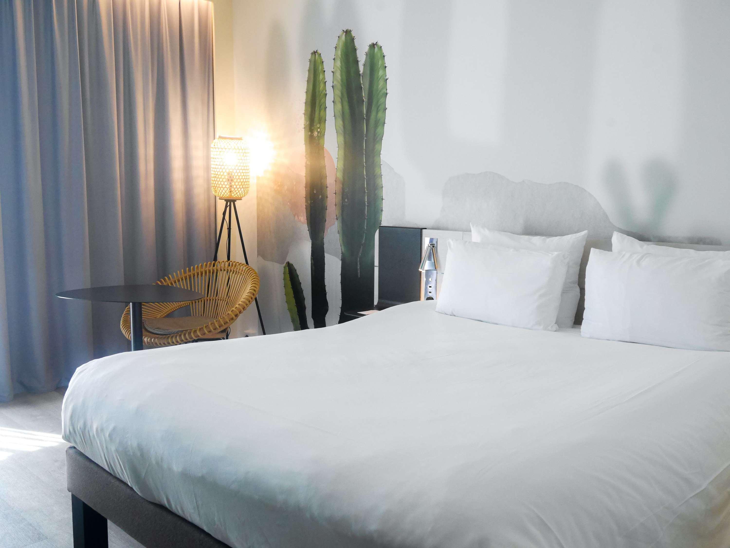 Riviera, Executive, Double Bed, Garden or Sea View, Sofa, Balcony
