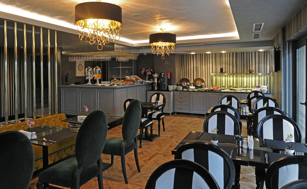Le Petit Palace Hotel 35/50