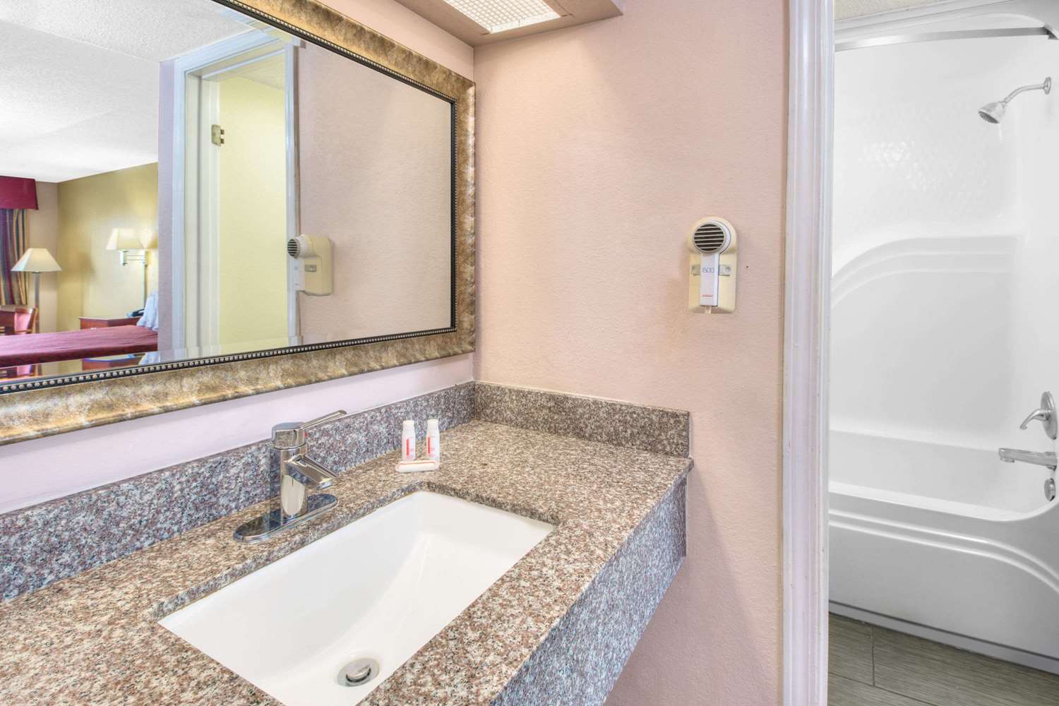 Days Inn by Wyndham Gulfport 7/8
