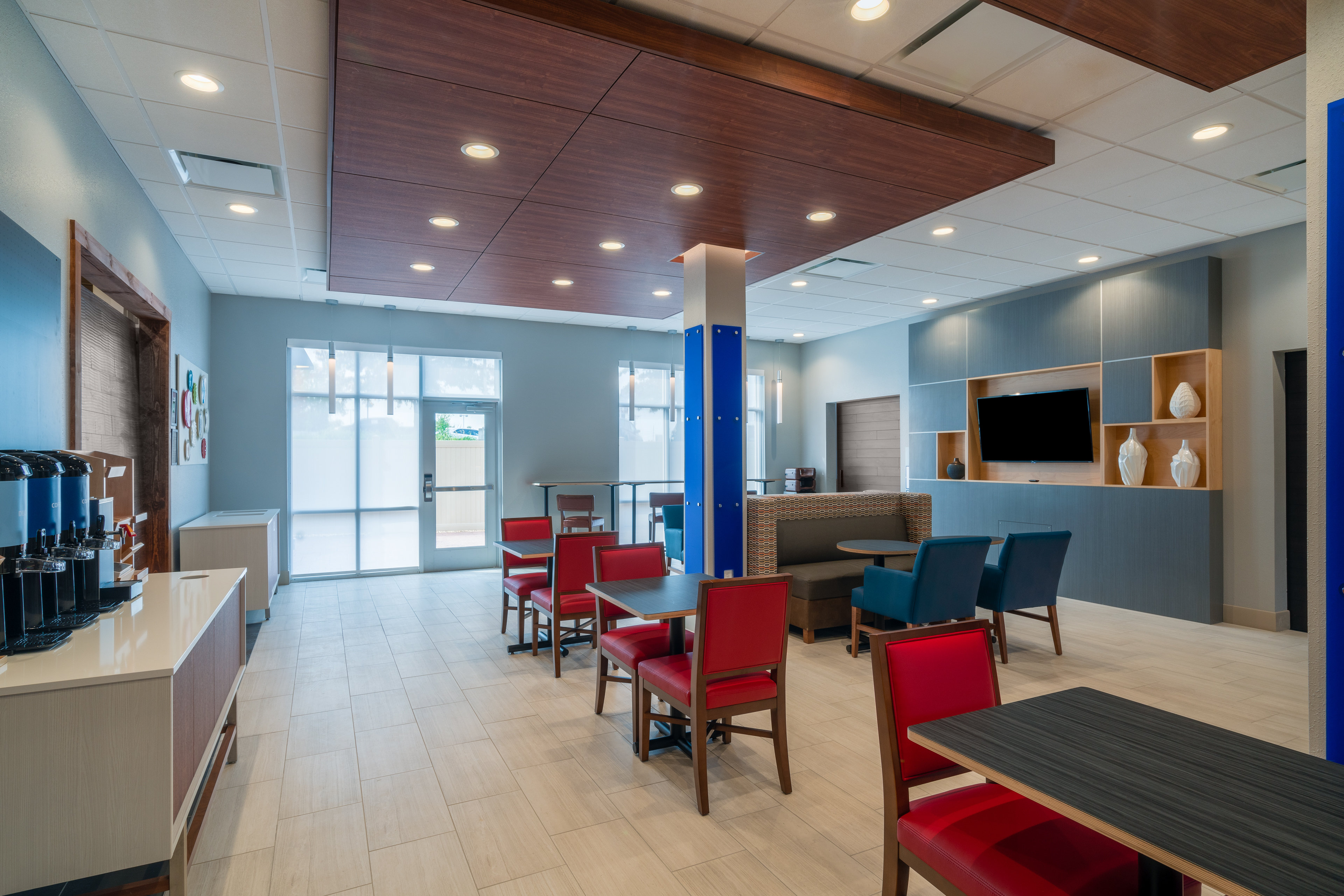 Holiday Inn Express Suites St Peters 23/33