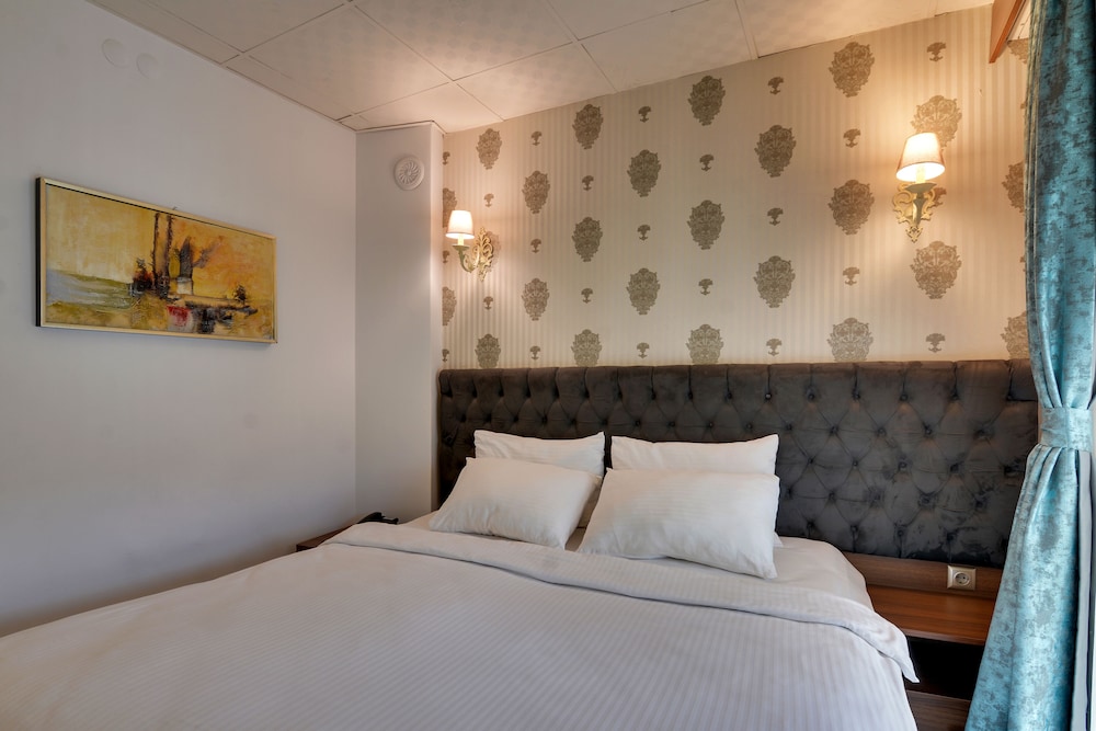 Castillo Luxury Rooms And Suites 5/38
