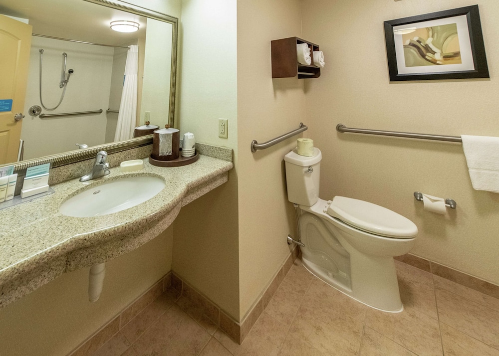 Hampton Inn Presque Isle Maine 24/50