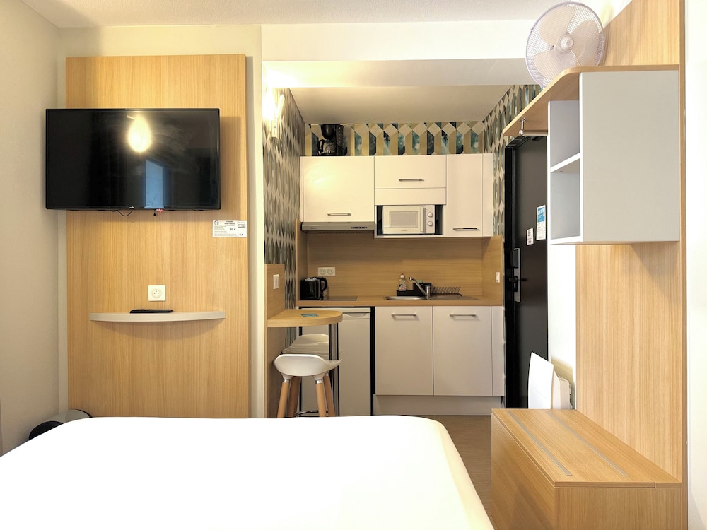 Kyriad Direct Saint Brieuc (Blue Hotel) 22/47