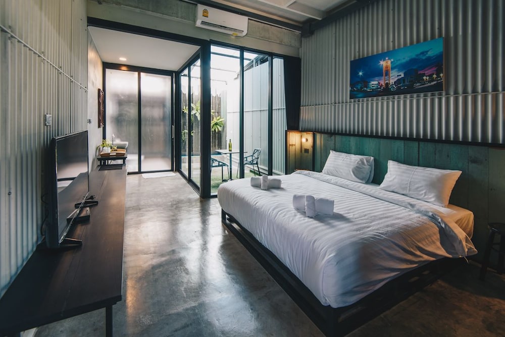 ROOM, SINGLE