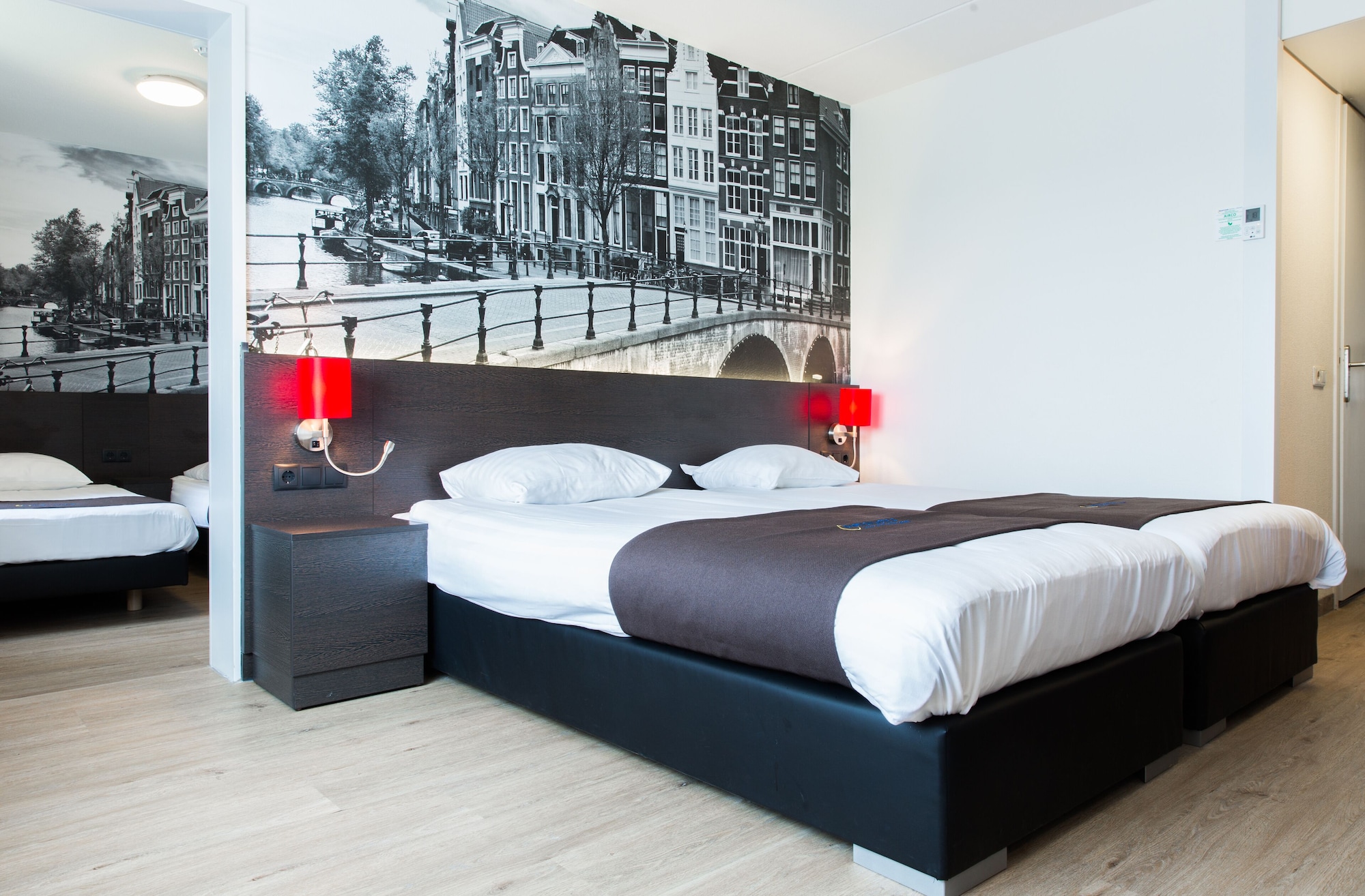 ROOM, QUADRUPLE