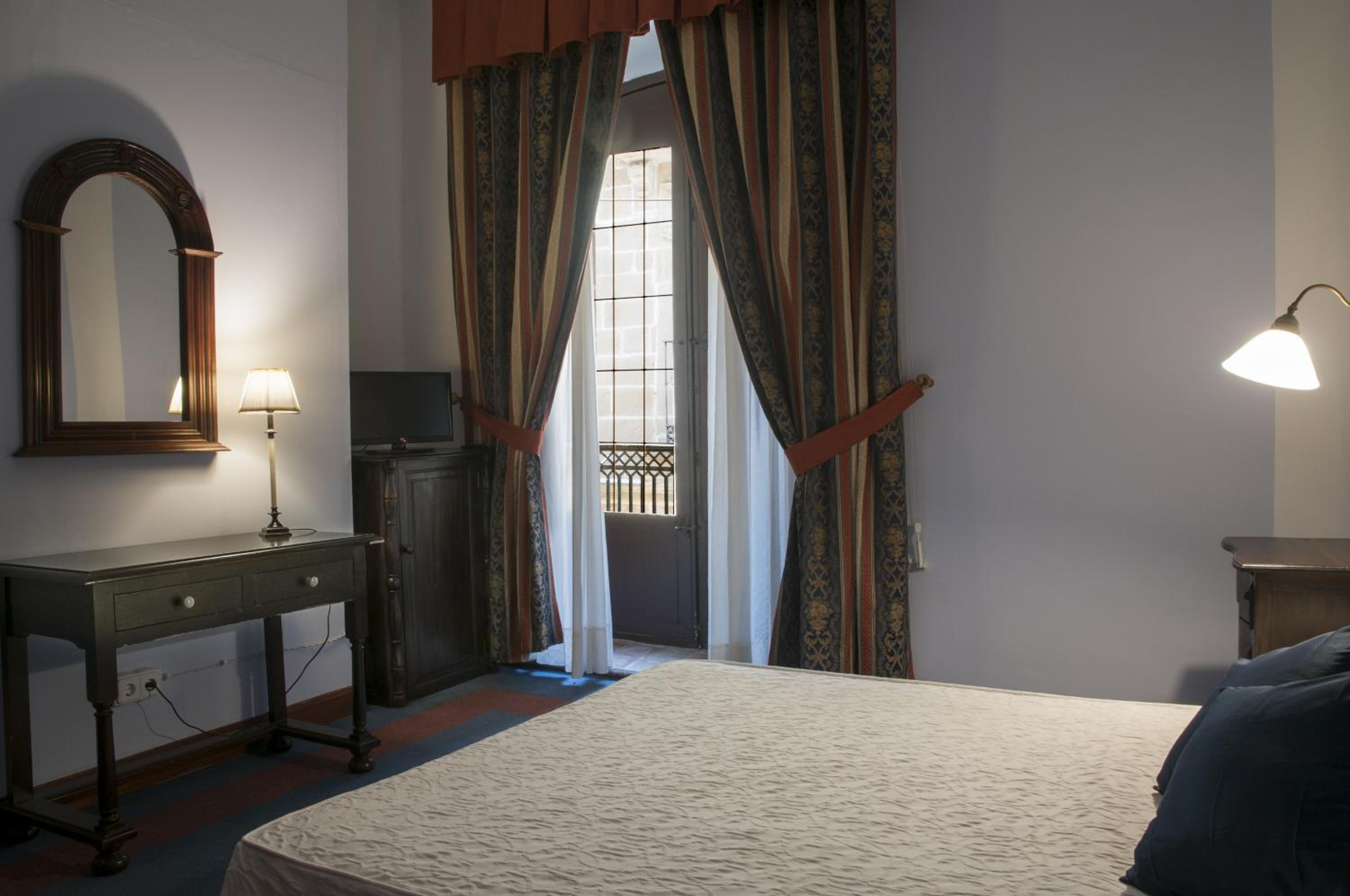 Room, Double Bed, Alvar Fanez 4/7