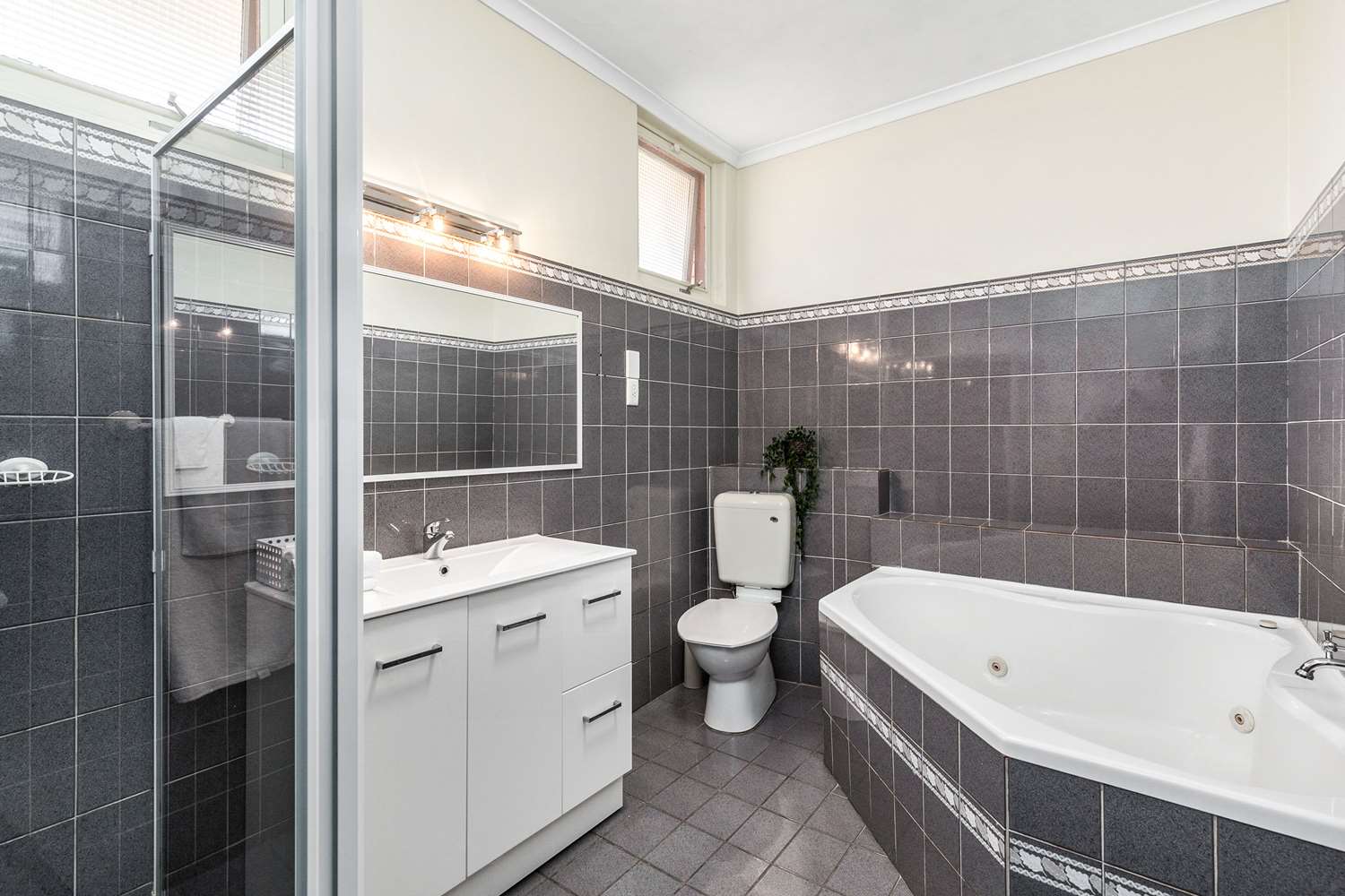 Comfort Inn Glenelg, SA 11/12