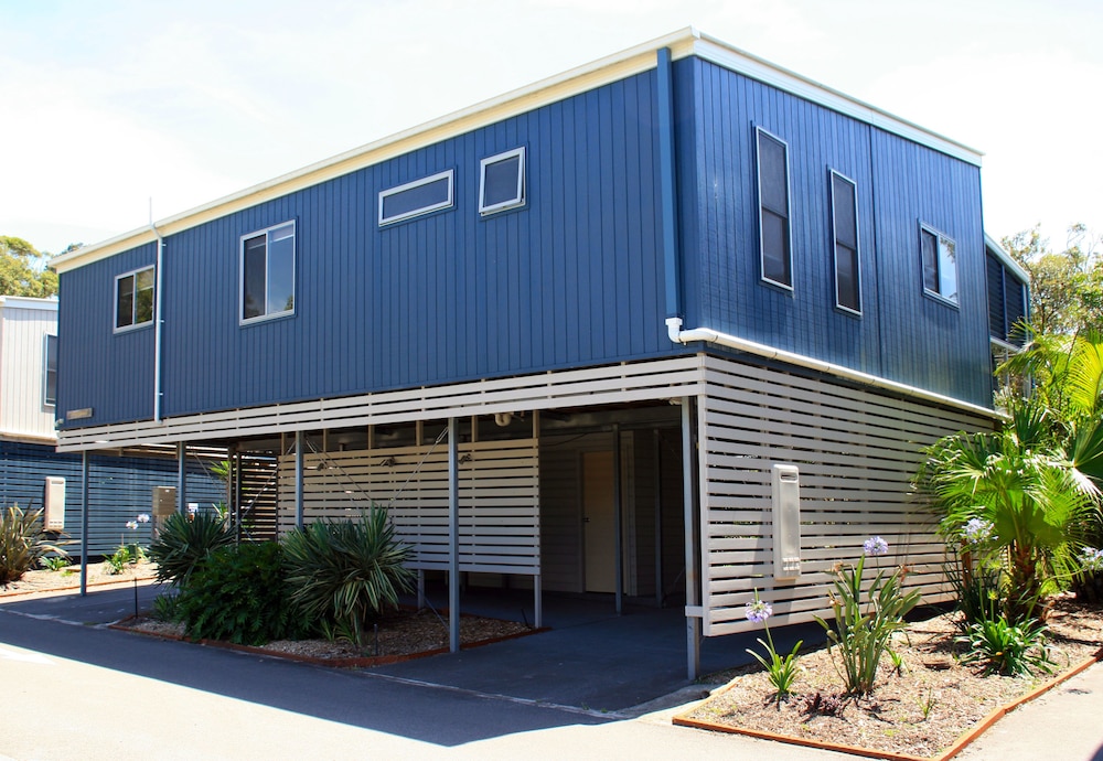 HALIFAX HOLIDAY PARK 4/67