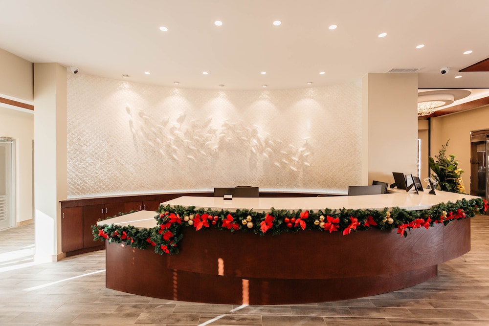 Surfrider Resort Hotel 12/79