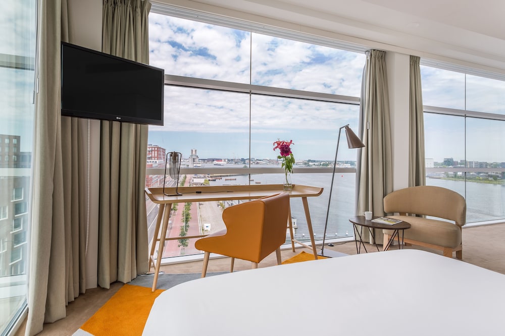 Room Mate Aitana 6/71