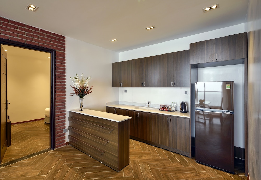 The Marron Hotel 6/50
