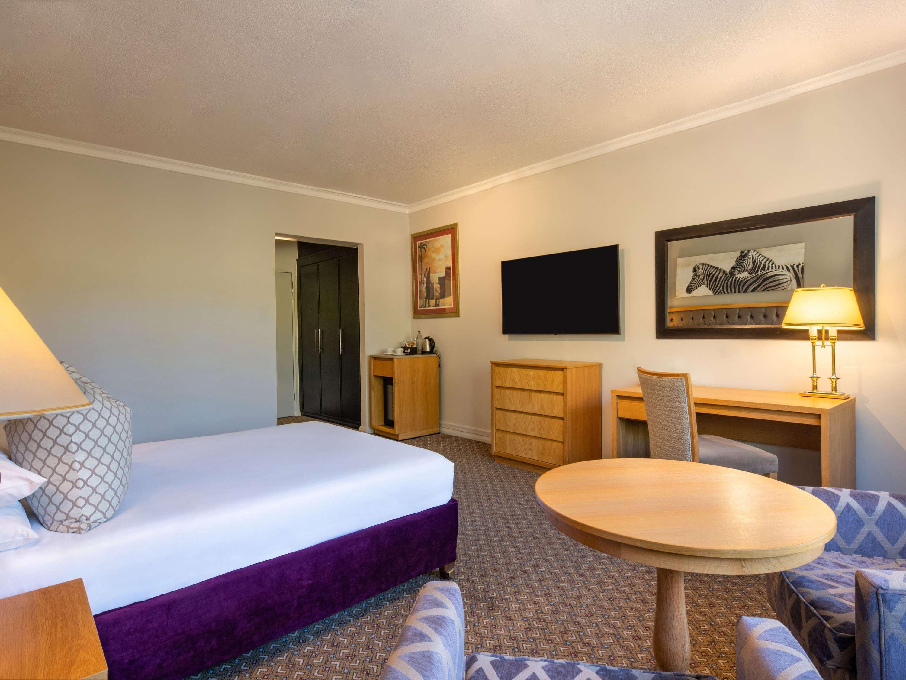 غرفة سوبيريور بسرير مزدوج، Mercure Hotel Windhoek 3/4