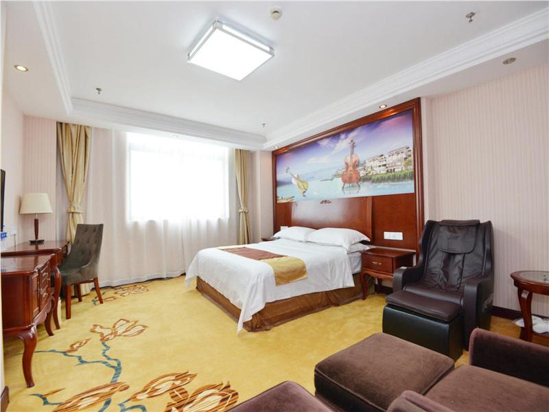 Vienna 3 Best Hotel Shanghai Expo Sanlin 12/20