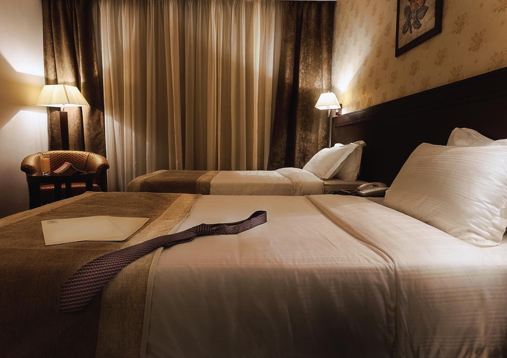 Seven Roses Hotel 12/49