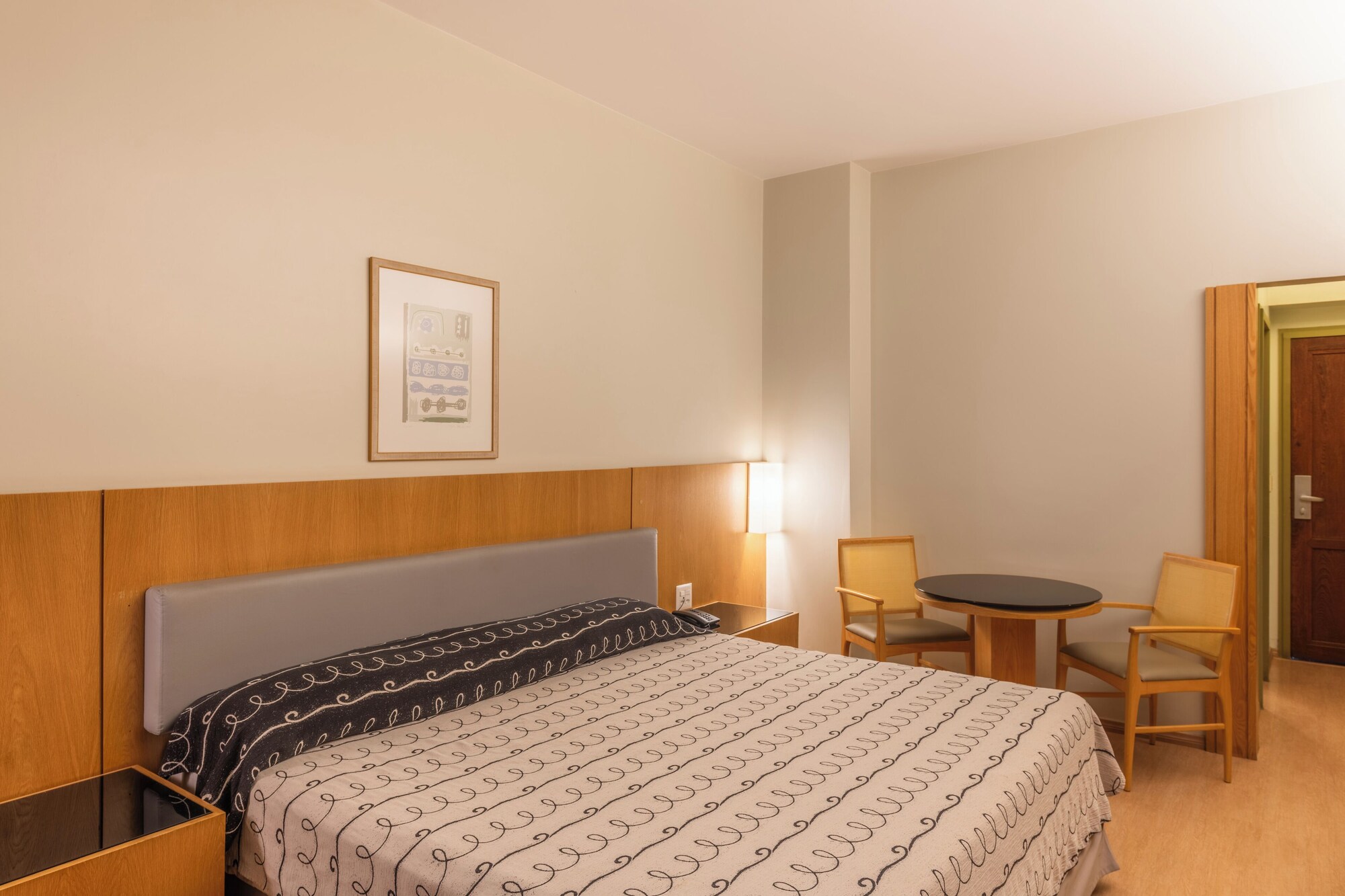 LUXURY, KING BED