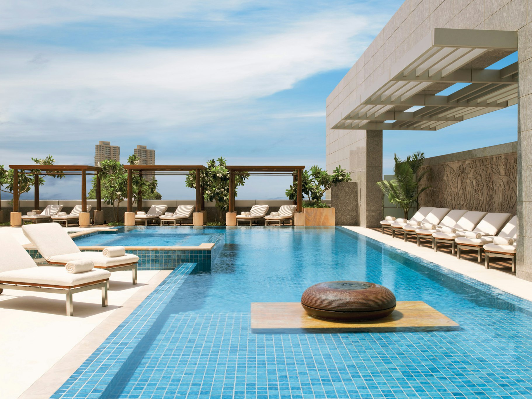 Four Seasons Hotel Mumbai 77/78