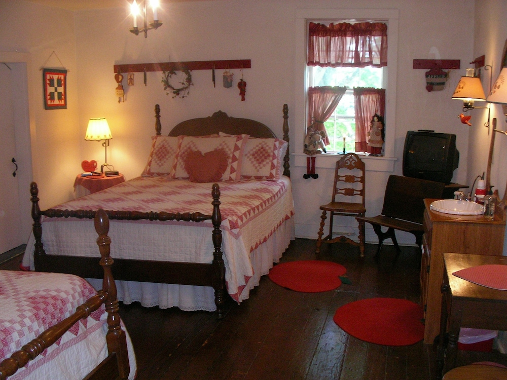 The Pines of Dresden Bed and Breakfast 20/50