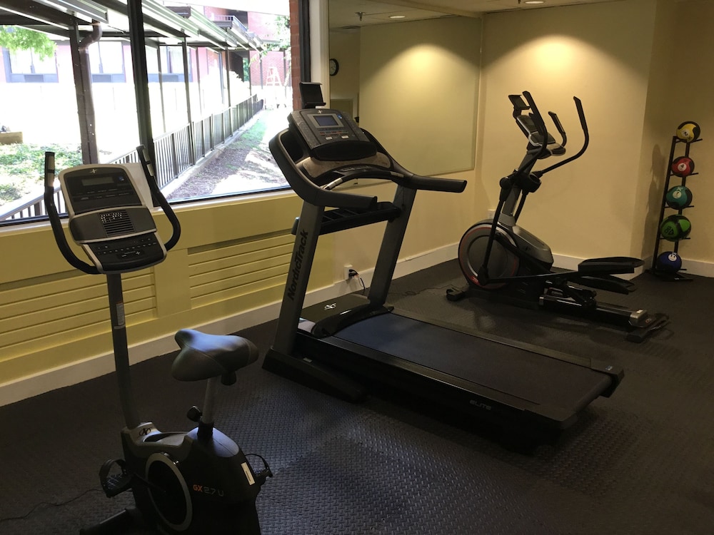Days Inn Suites Tallahassee Conference Center I 10 Hotel 28/57
