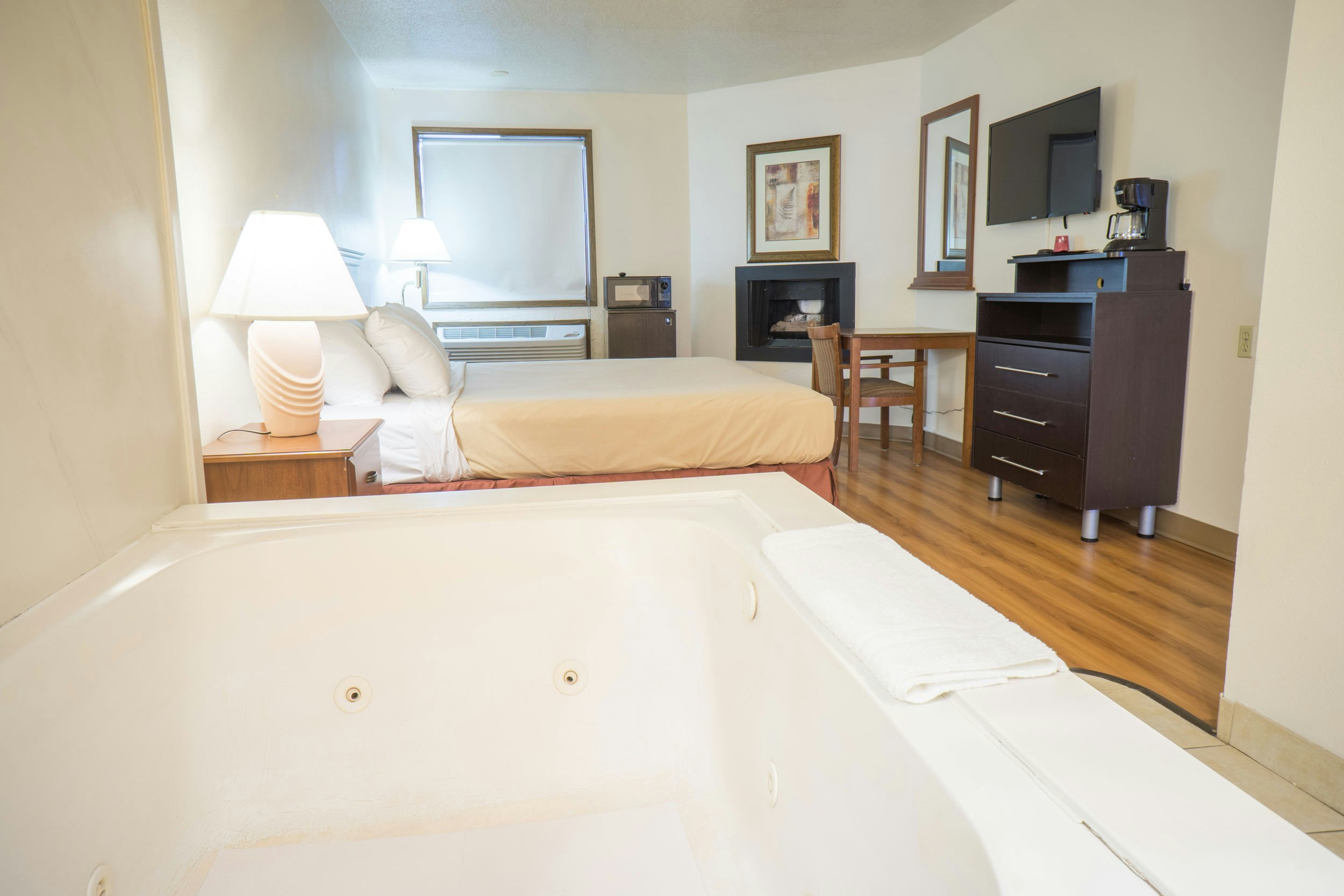 Sunnyside Inn & Suites 48/52