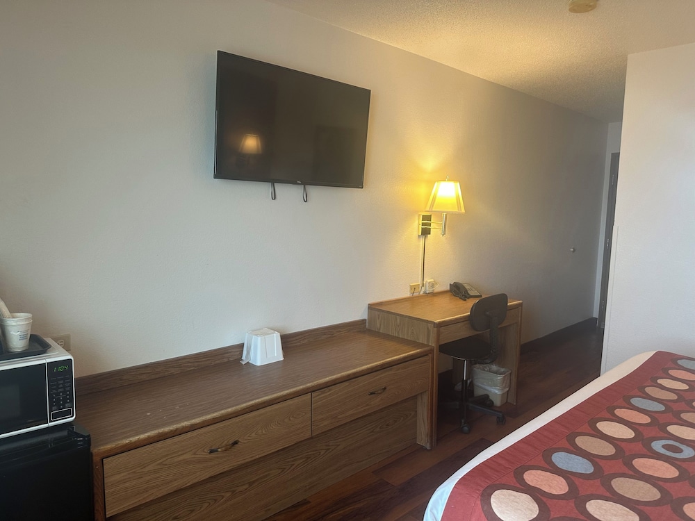 Super 8 by Wyndham Las Vegas 15/26