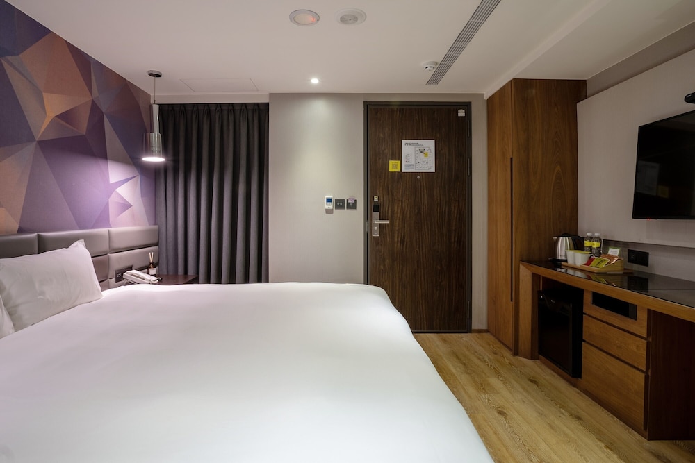 CHECK inn Taichung Wenxin Zhongqing 19/64