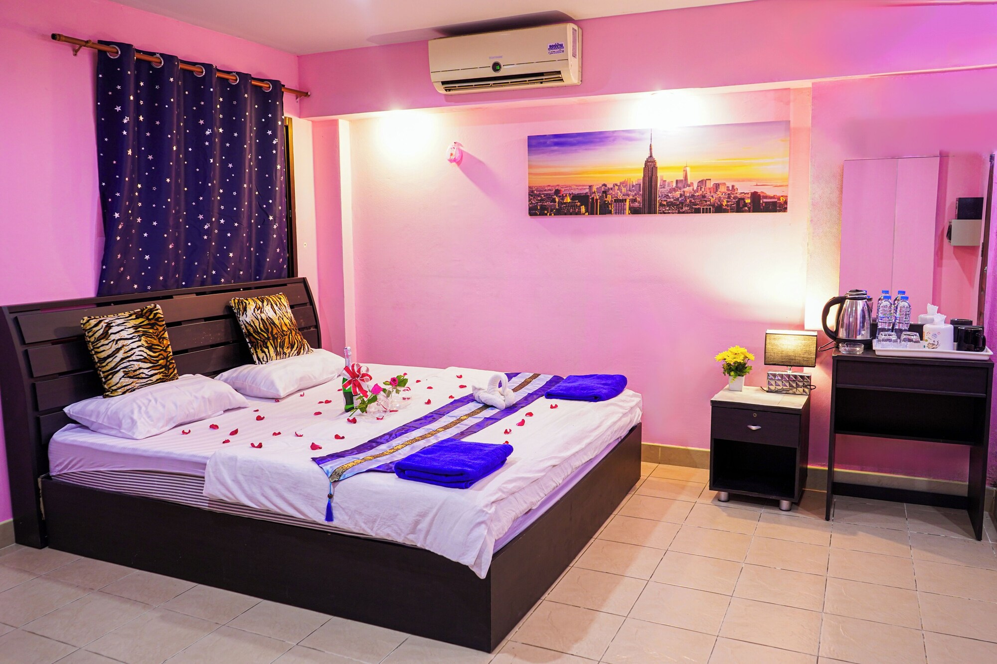 SUPERIOR, KING BED, CITY VIEW