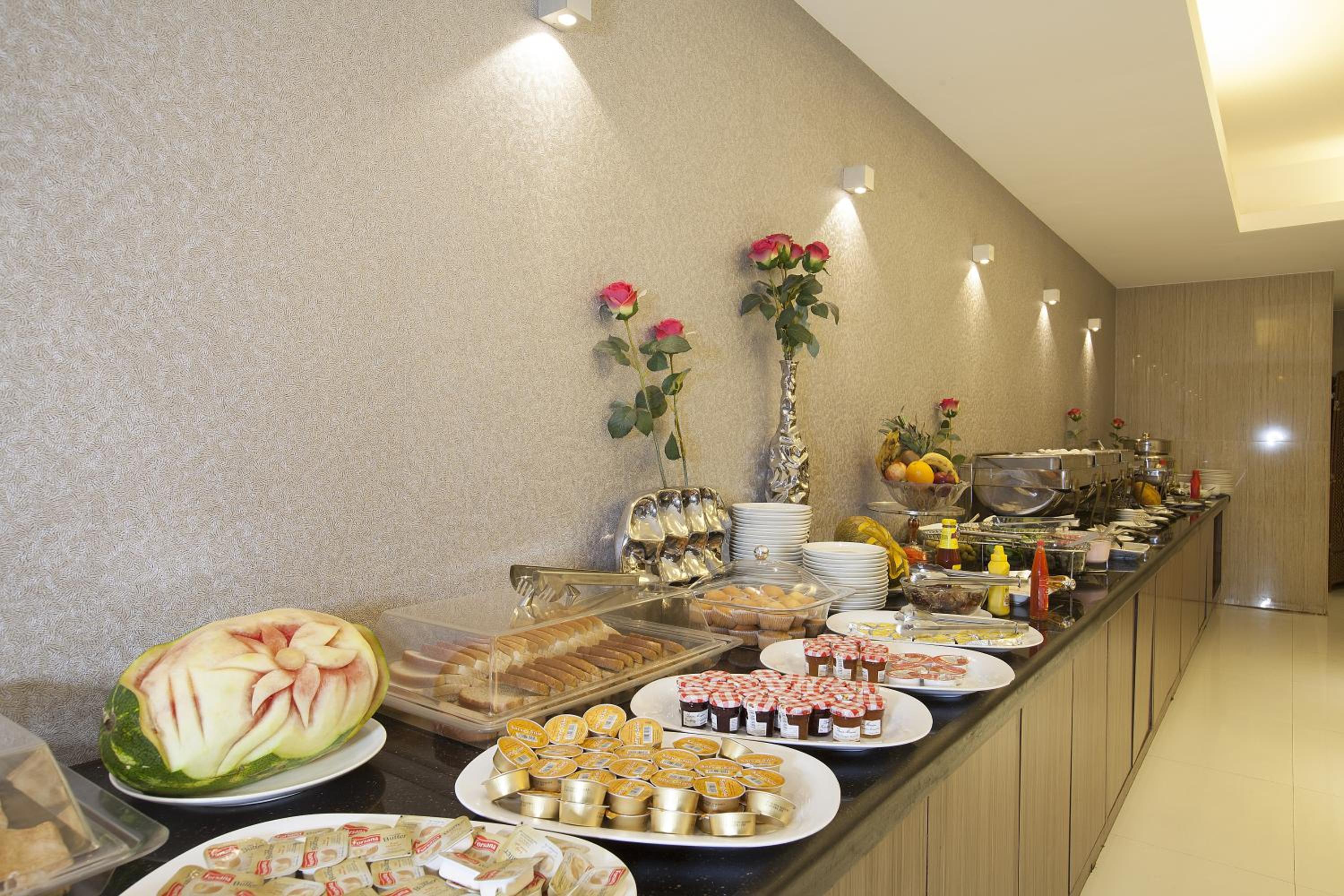 Watheer Hotel Suite 39/44