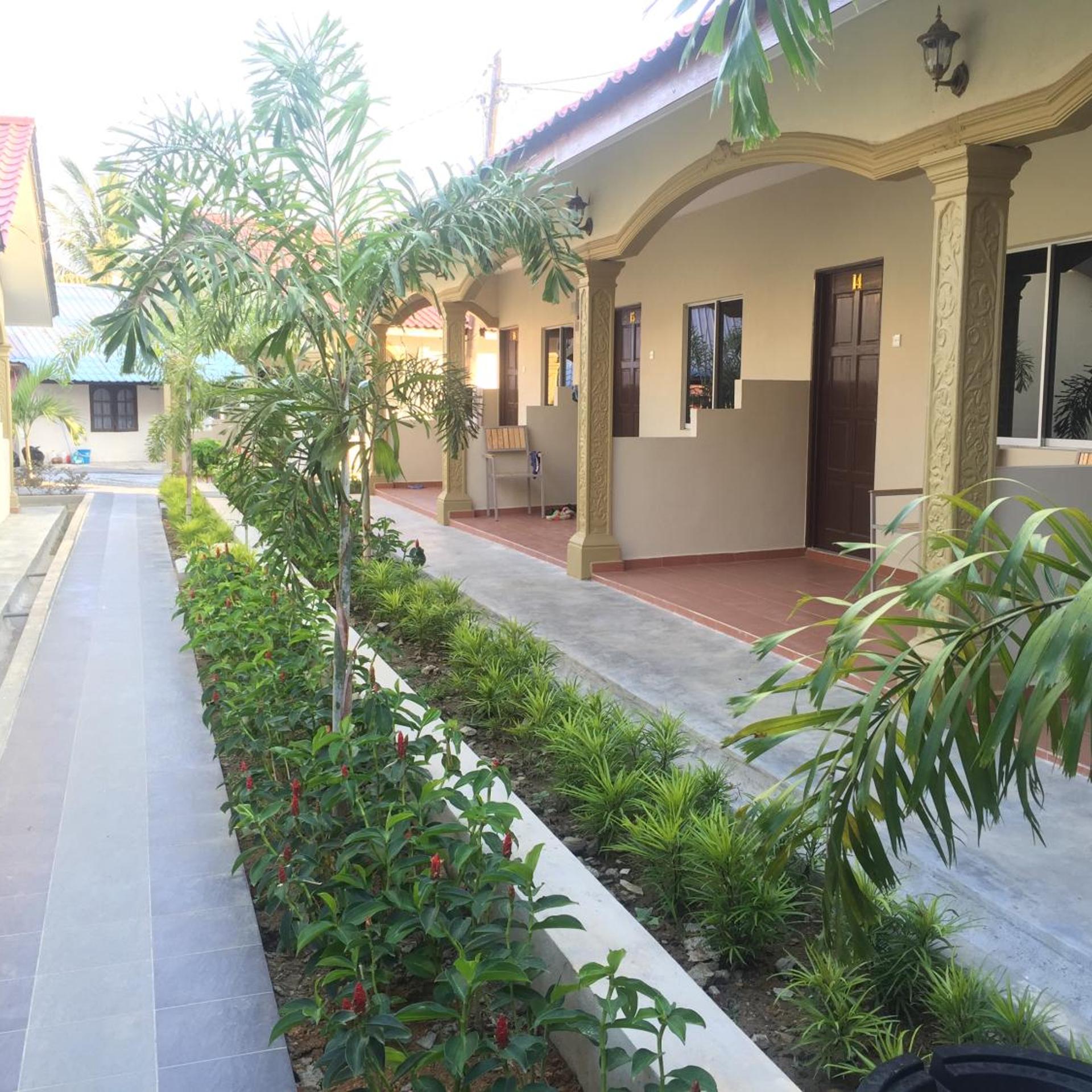 Dhania Motel 4/41