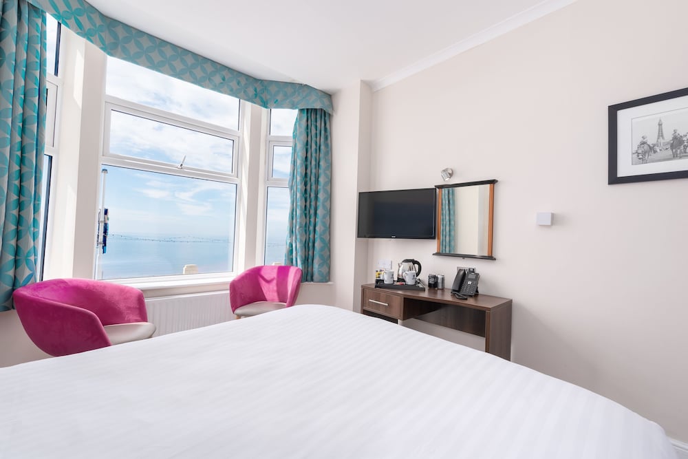 SUPERIOR, KING BED, CONVERTIBLE DOUBLE BED, SEA VIEW, SOFA