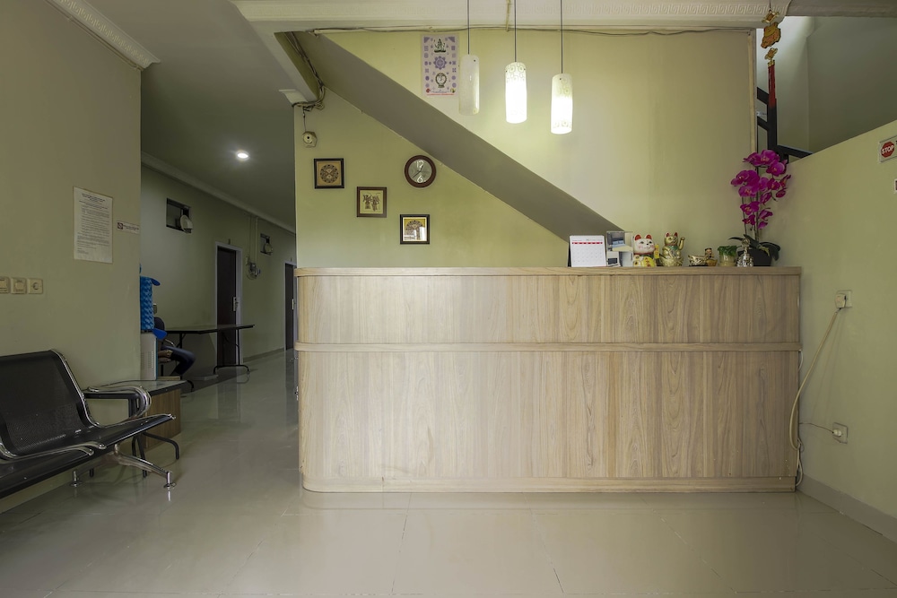 Reddoorz Plus Near Lippo Cikarang Mall 7/21