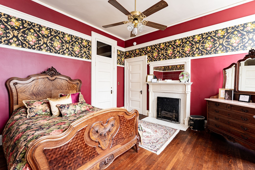 Vrooman Mansion Bloomington 22/72