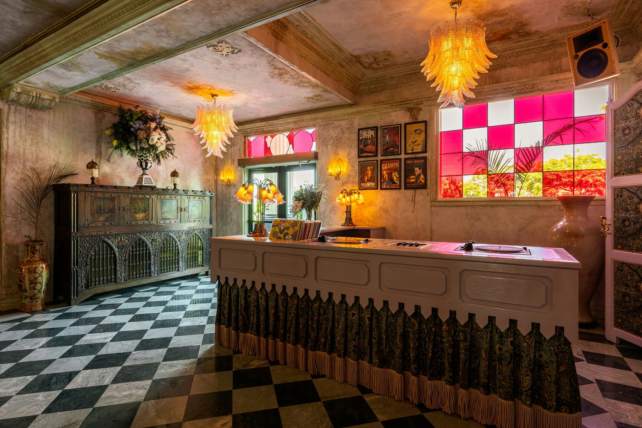 The Lafayette Hotel And Club 12/30