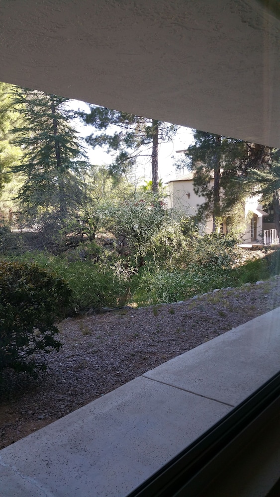 Mariposa Hotel 31/58
