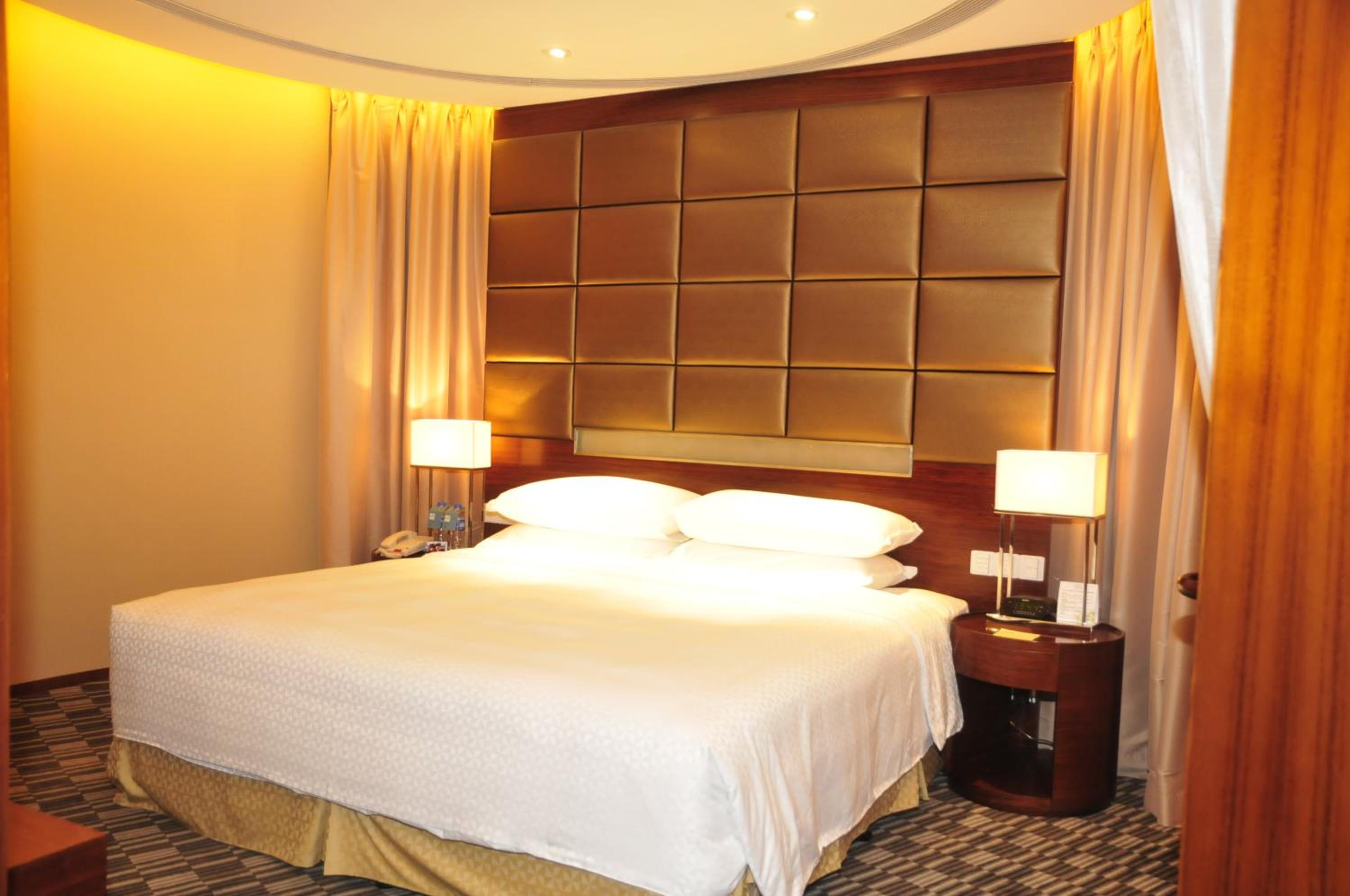 1 Bedroom, Comfort, Suite, King Bed, Club Floor