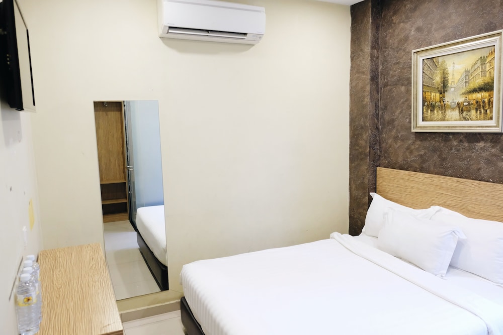 Deluxe, Queen Bed
