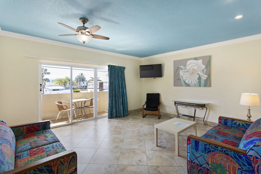 Bay Palms Waterfront Resort - Hotel and Marina 42/70