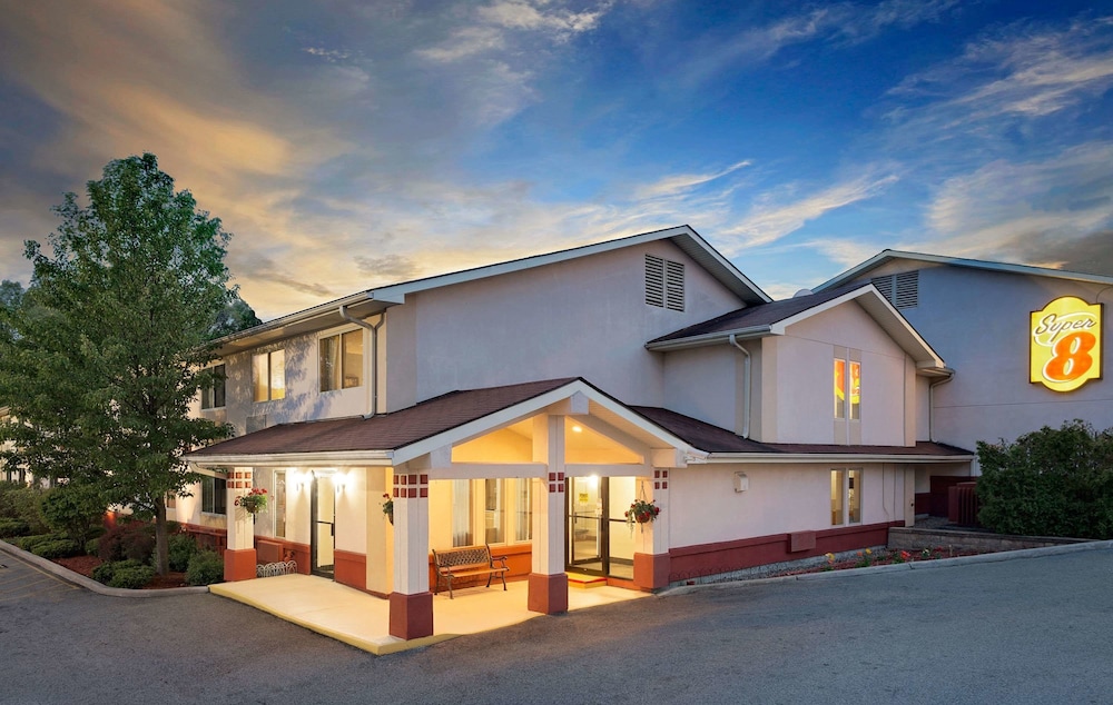 Super 8 by Wyndham Newburgh/West Point Near Stewart Airport 5/25