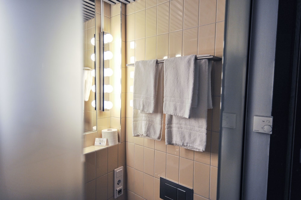 Moment Hotels 38/60