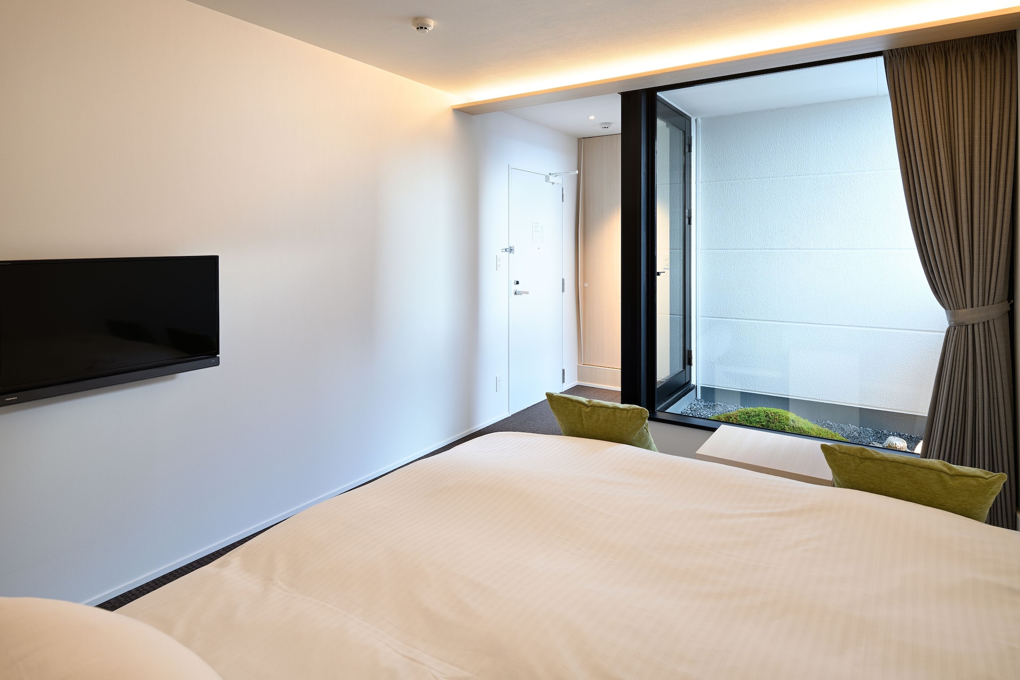 SUPERIOR, KING BED, GARDEN VIEW