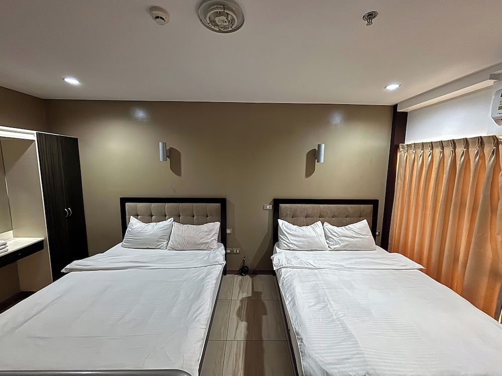 Uptown Condotel 32/73