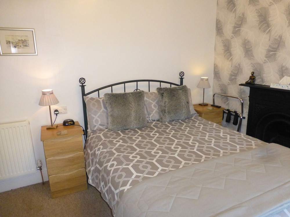 Bryn Derwen Guest House 12/60
