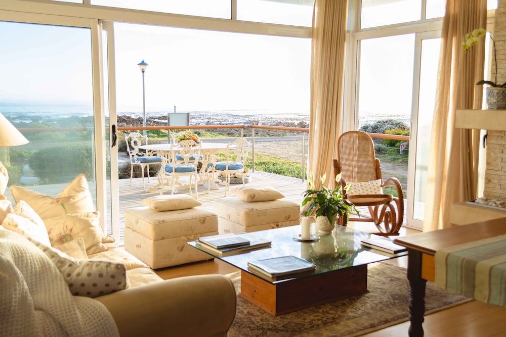 138 Marine Beachfront Guesthouse 33/50