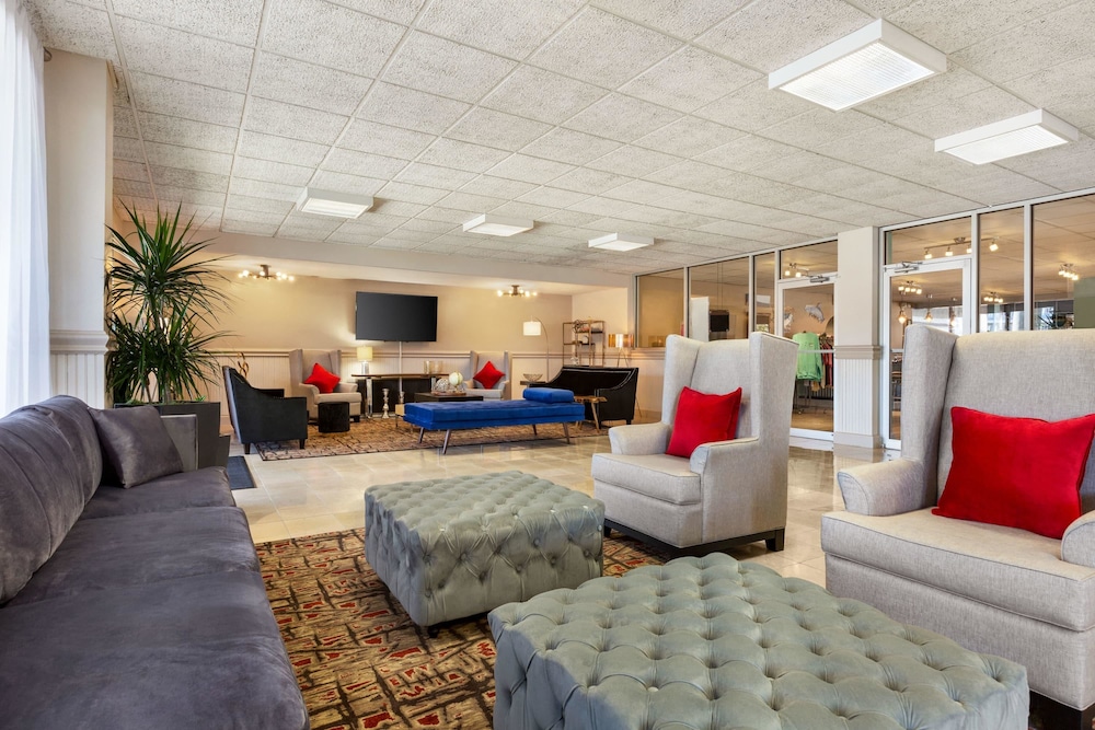 Ramada by Wyndham Sarasota Waterfront 11/71