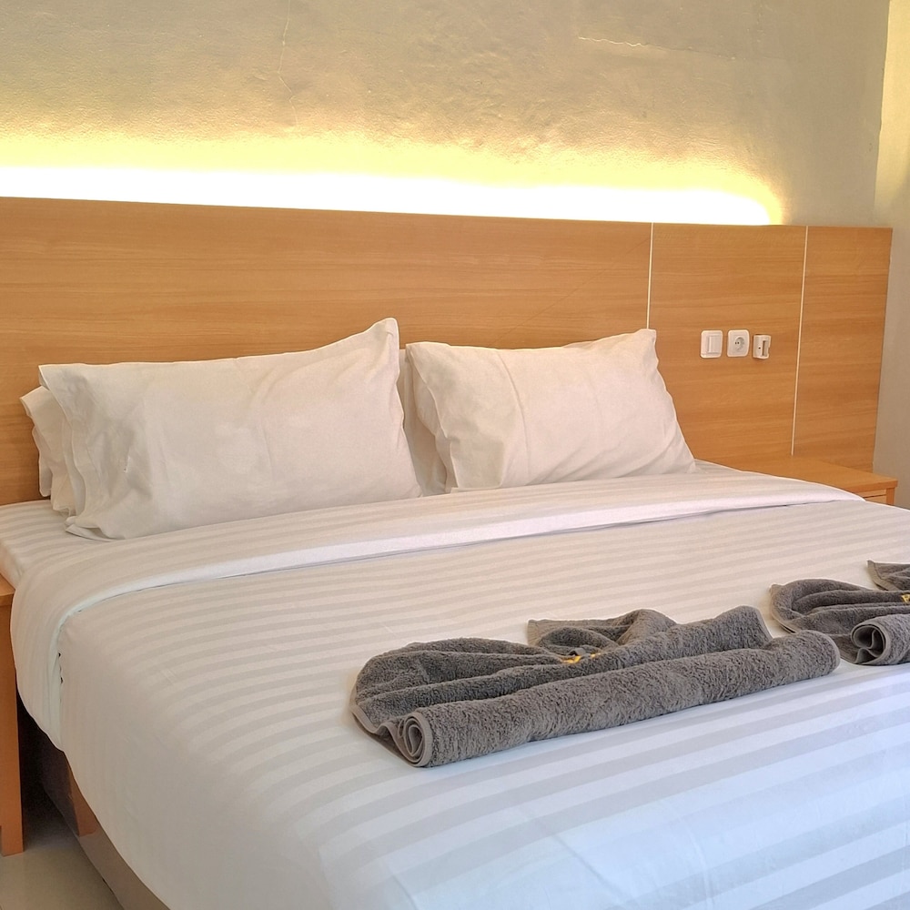 Hotel Kencana Jaya by ZUZU 36/50